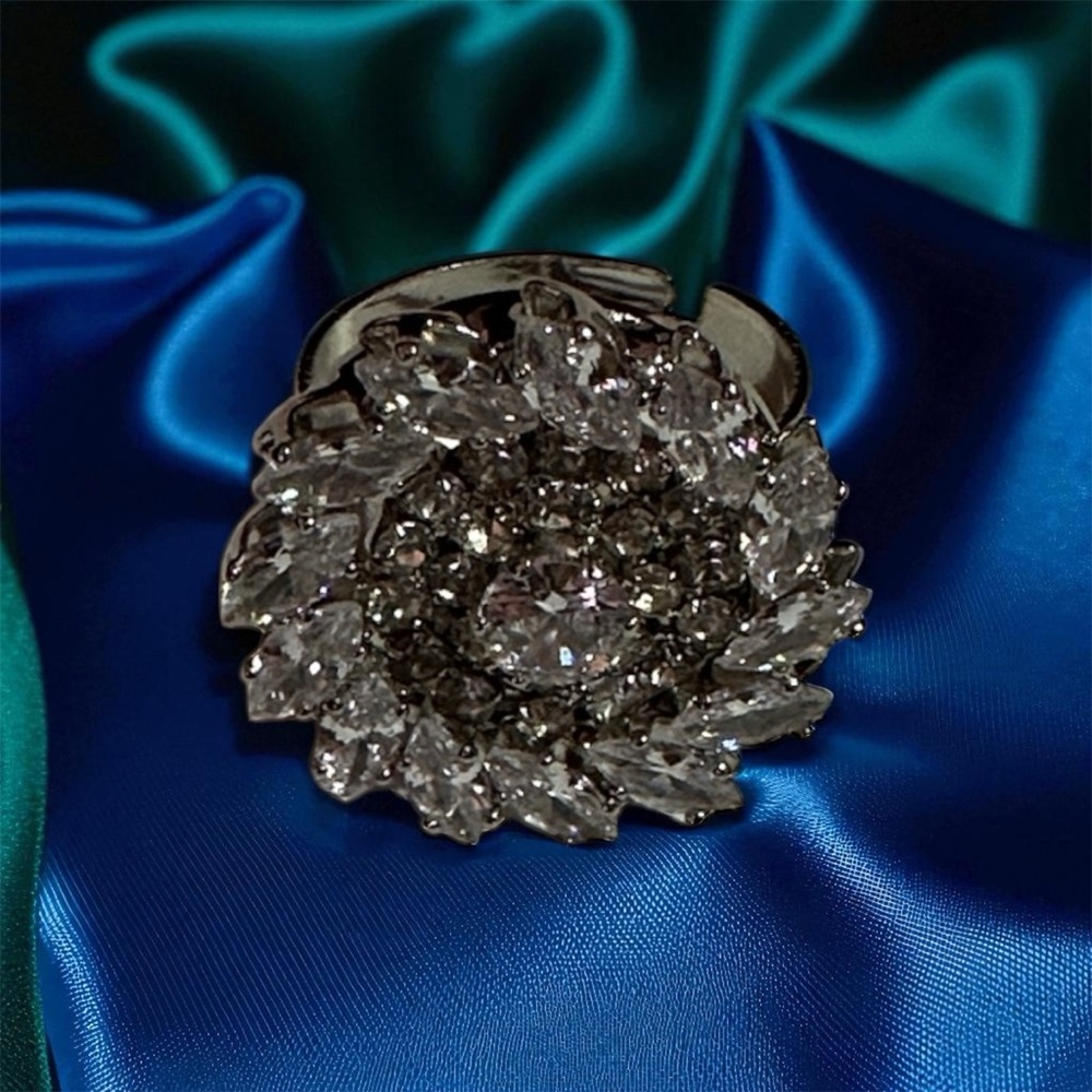 ✨Elegant Silver Floral Ring